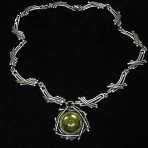 Green circle charm silver tone necklace (925 clasp)